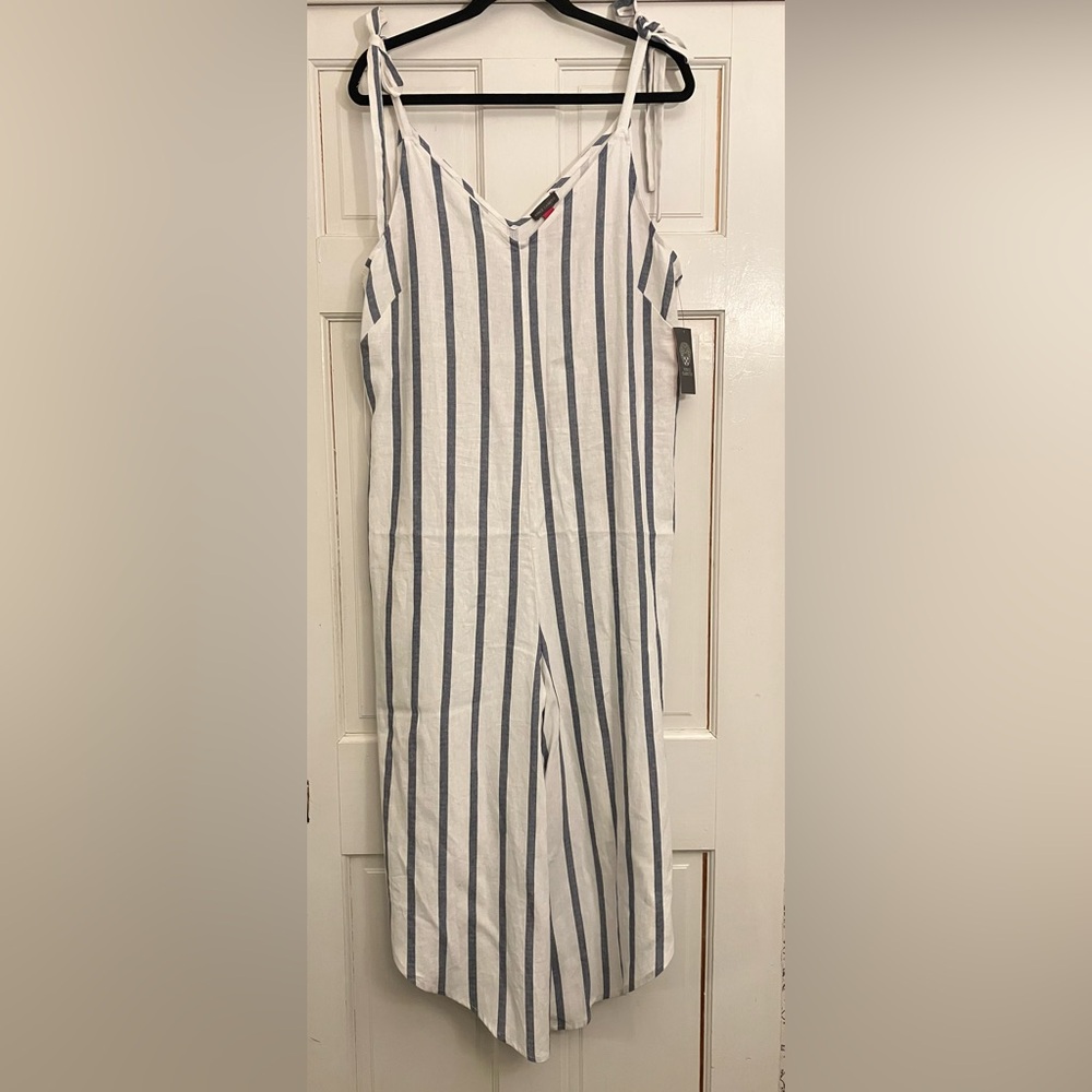 Vince Camuto linen-blend jumpsuit- stunning style